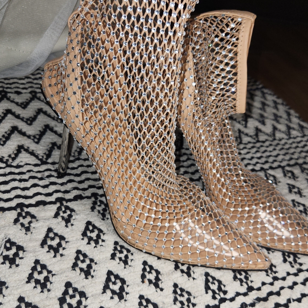 Vince Camuto Tan Heels with Modern Design